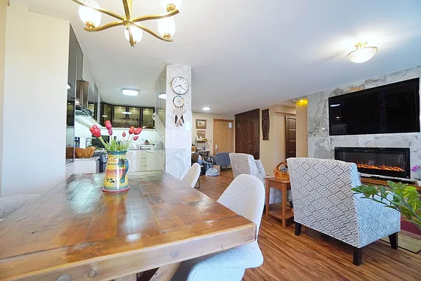 Sold by Remax Edge | media 13