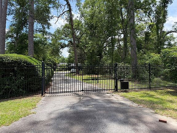 3rd image of 2320 Melrose Dr