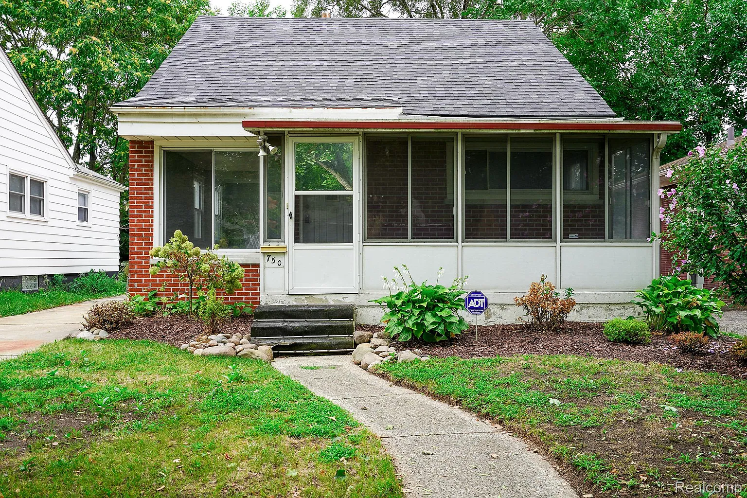 750 E Hayes Ave photo 1