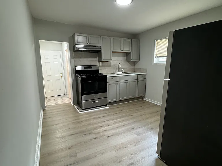 218 Cherry St — Photo 3