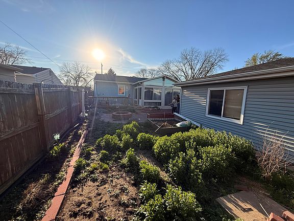 4th image of 1011 Ash St