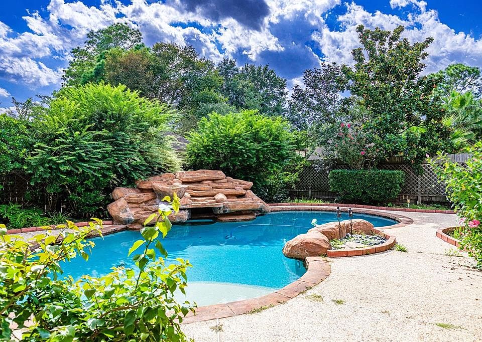 1st image of 20626 Chestnut Hills Dr
