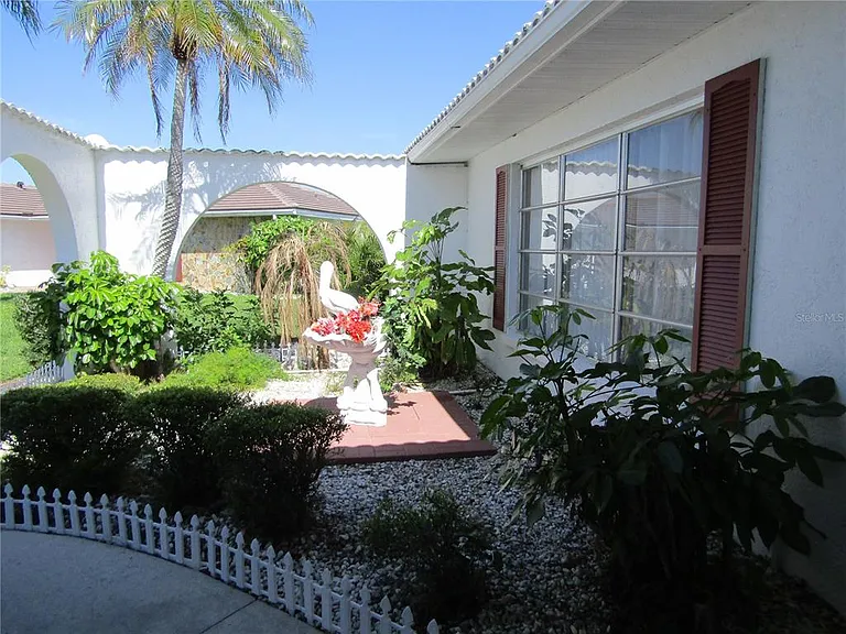 1608 Lilliput Ct — Photo 3