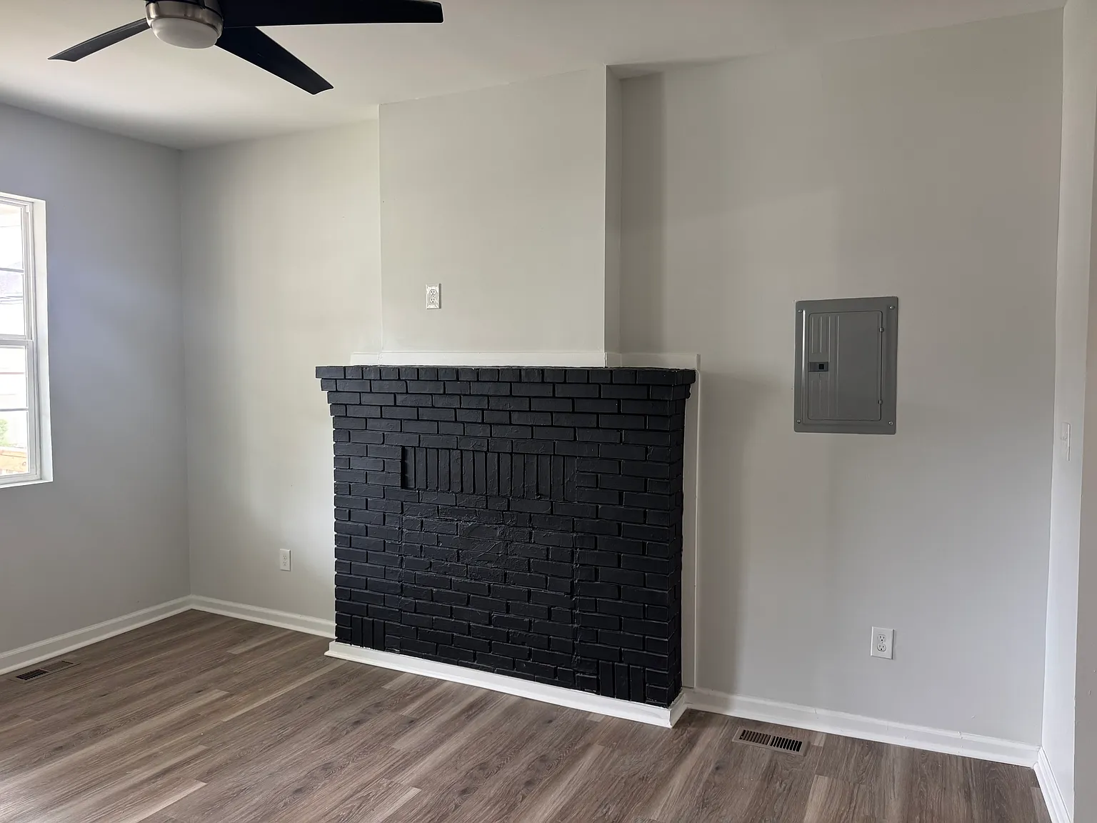3 bed, 1.5 bath, 1320 sqft, $1,975 — Photo 2