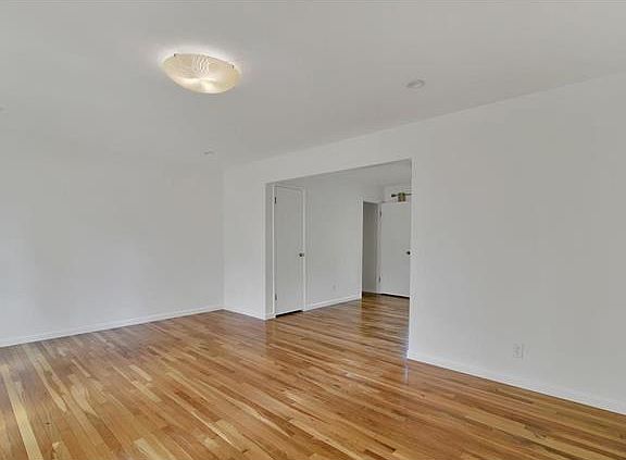 3rd image of 713 La Marite Dr