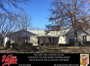 629 Rue De Fleur Dr, Saint Louis, MO 63141