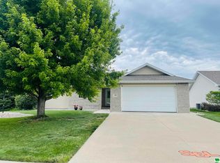408 Coniston Cir, Sergeant Bluff, IA 51054