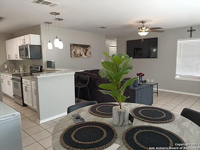 3 bed, 2.0 bath, 1184 sqft, $1,800 — Photo 4