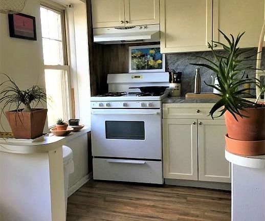 2nd image of 476 Henry St APT 3