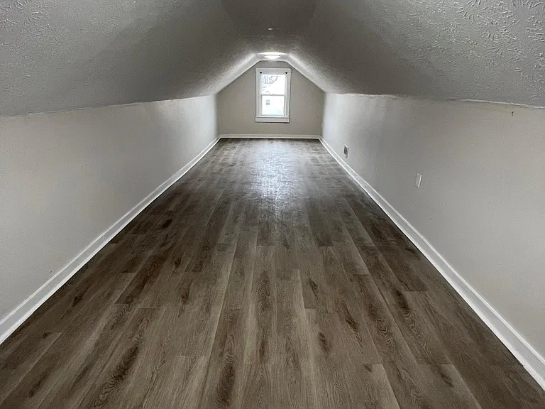 227 Warwick Ave — Photo 9