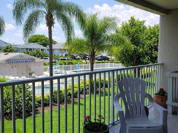 3rd image of 255 Capri Cir N APT 17