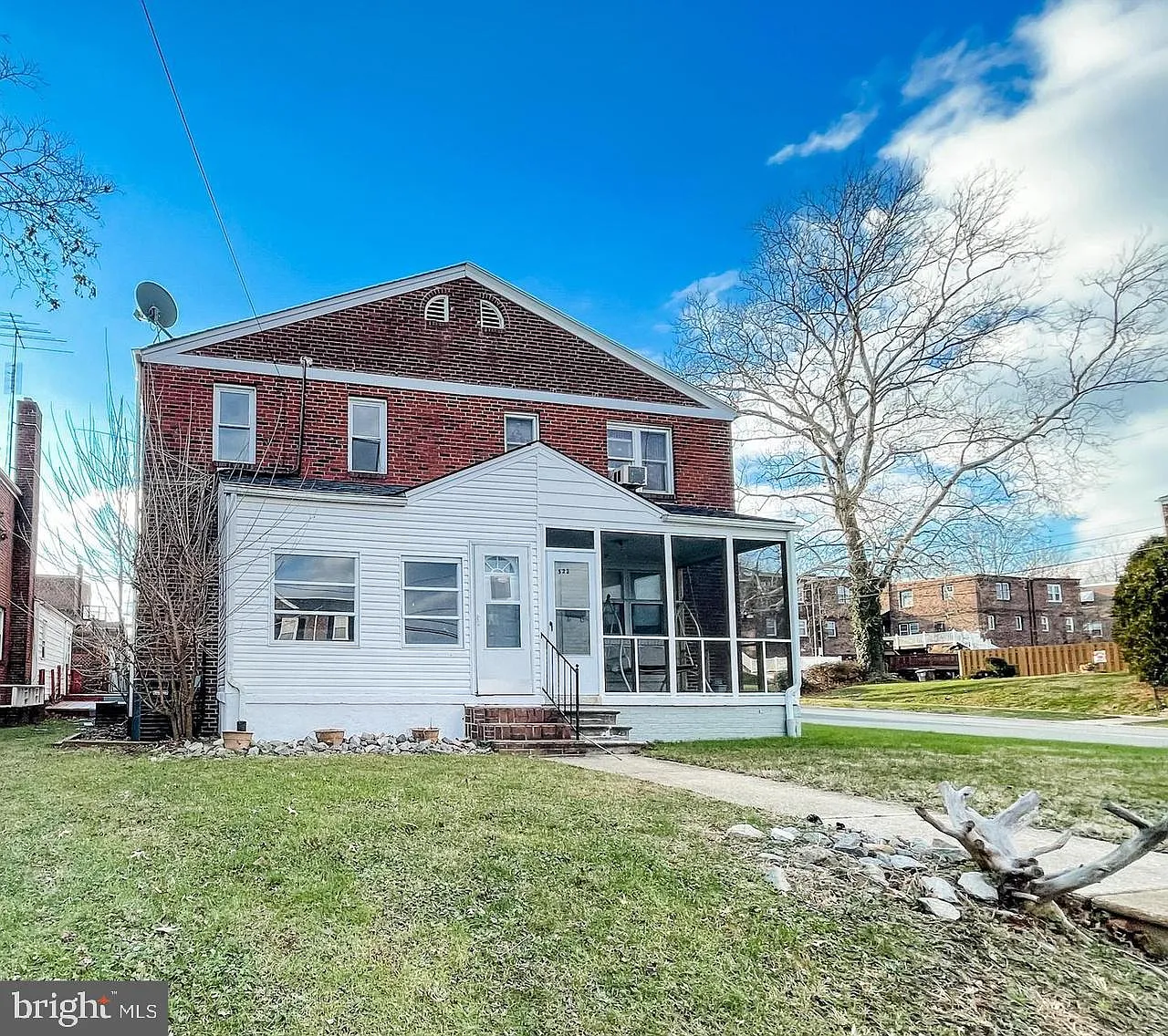 4 bed, 2.5 bath, 1700 sqft, $2,300 — Photo 1