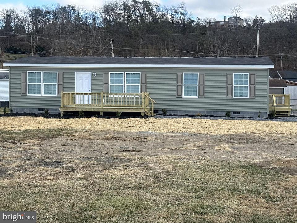 1st image of 224 Chipley Ln