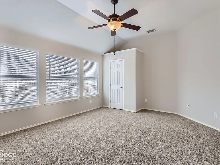 1105 Shores Blvd — Photo 18