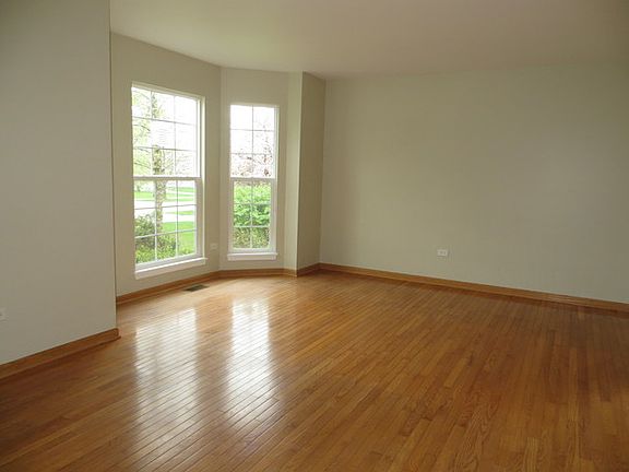 3rd image of 225 Glendale Dr