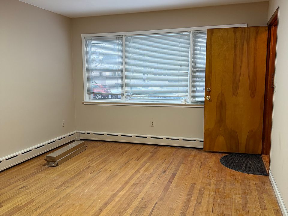 1st image of 422 Cromwell Ave #1F
