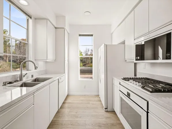 3529 Caminito El Rincon Unit 316, San Diego, CA 92130