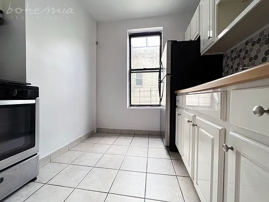 Rented by Bohemia Realty Group | media 11