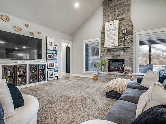 3rd image of 123 Proctor Ln