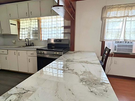 4th image of 315 Avenue J