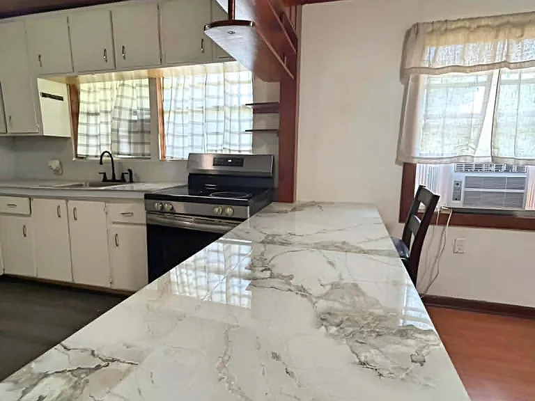 315 Avenue J — Photo 4