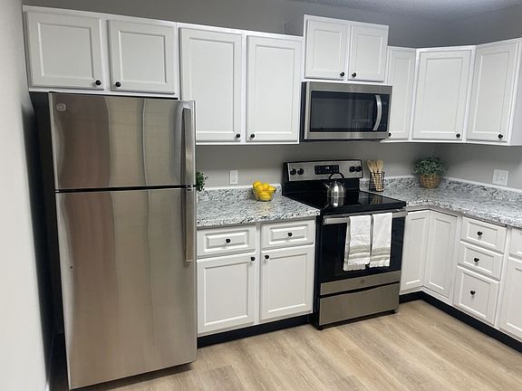 2nd image of 172 Camden St #5