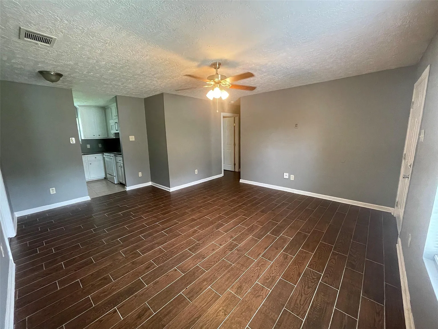 5 bed, 1.5 bath, 1275 sqft, $1,750 — Photo 3