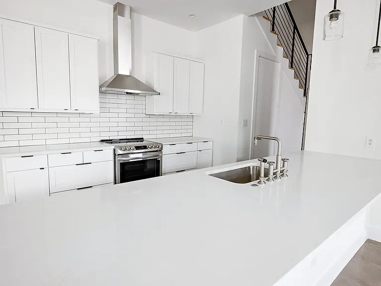 800 S Glasgow Dr — Photo 10