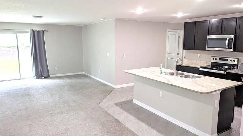 5 bed, 3.0 bath, 2447 sqft, $2,440 — Photo 2