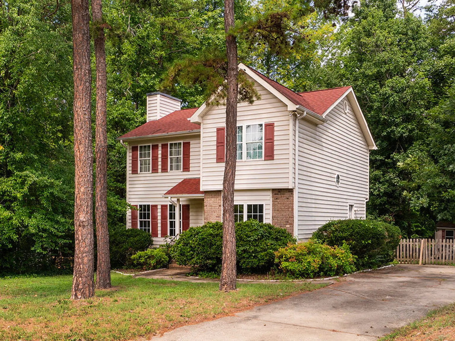 4 bed, 1653 sqft, $2,100 — Photo 2