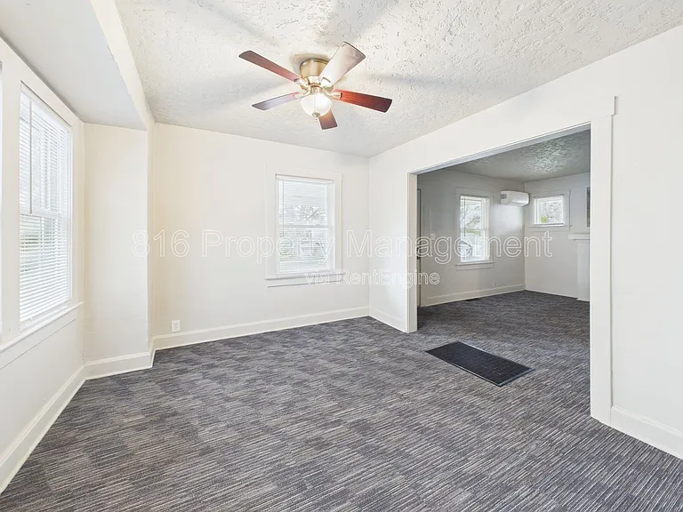 4028 E 68th Ter — Photo 5