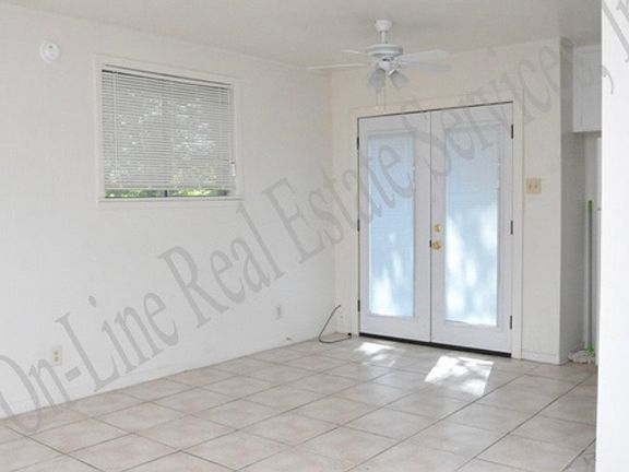 5th image of 108 Moss St #A