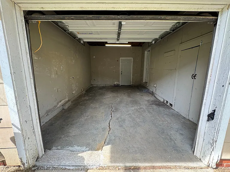 918 Stuart St — Photo 7