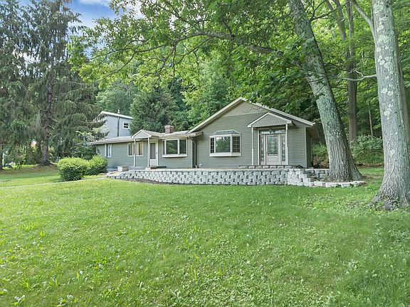 3rd image of 12 Palamar Dr