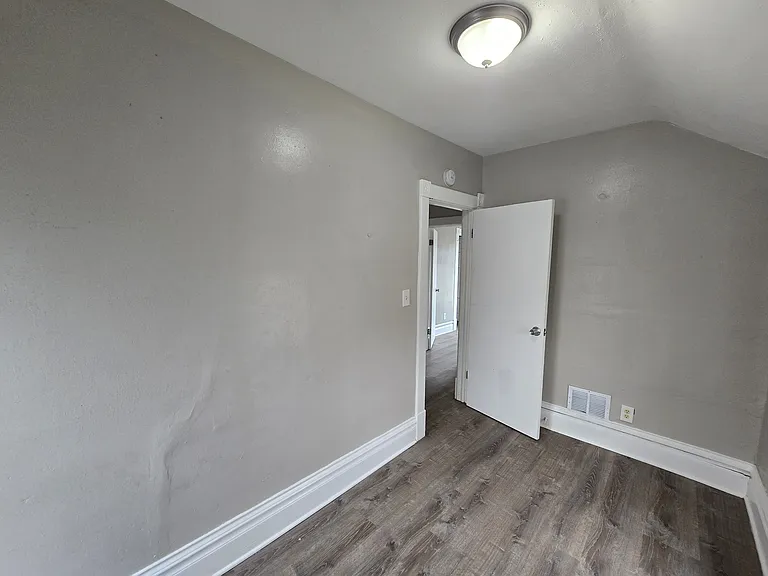 214 Edwards St — Photo 24