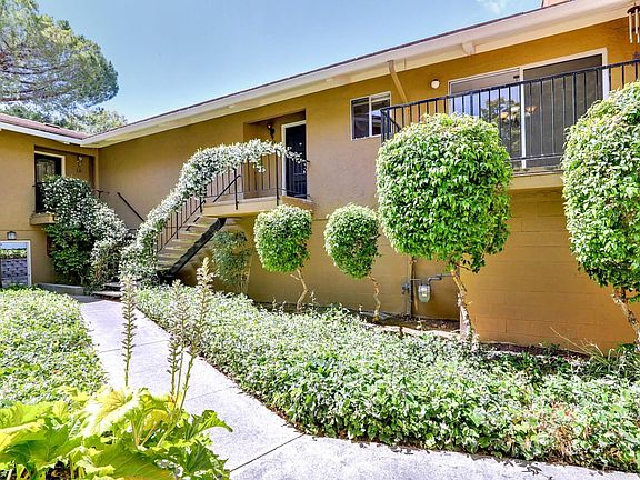 4th image of 420 Alberto Way Unit 49