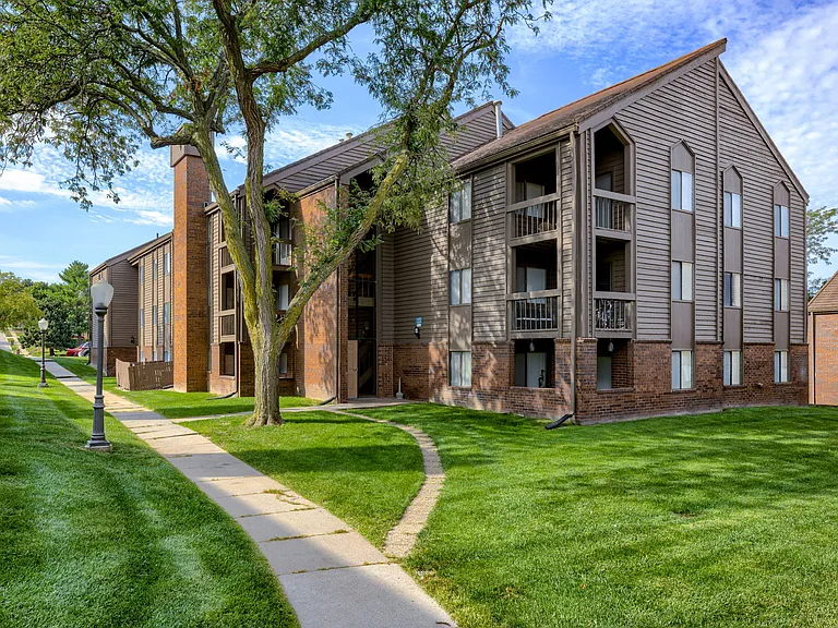 Lake Candlewood Apartments — Photo 9
