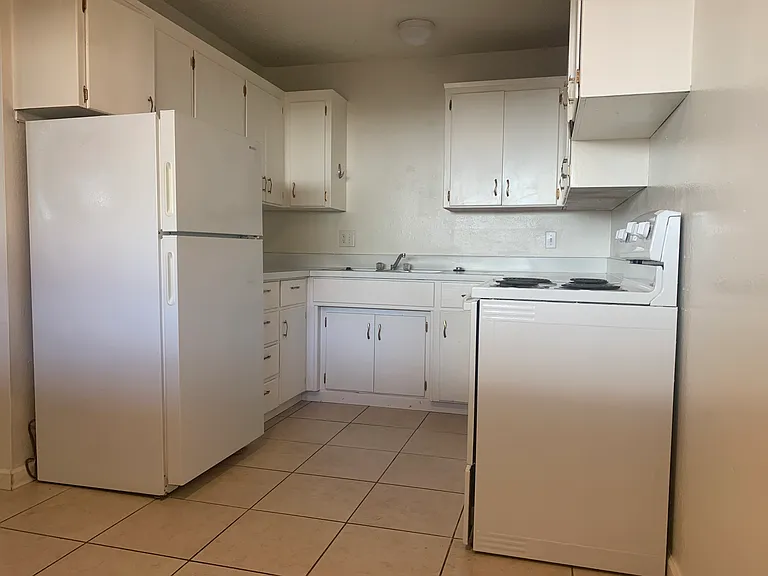 630 W 4th St — Photo 5