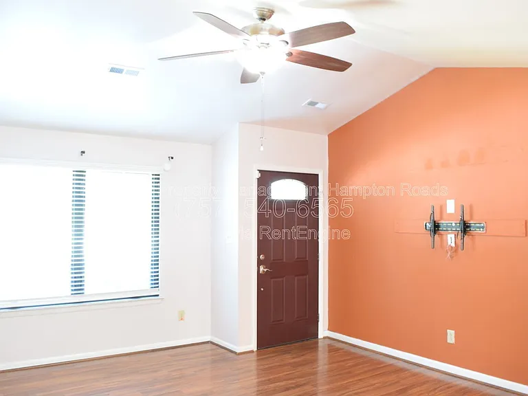 826 Maywood Cir — Photo 5