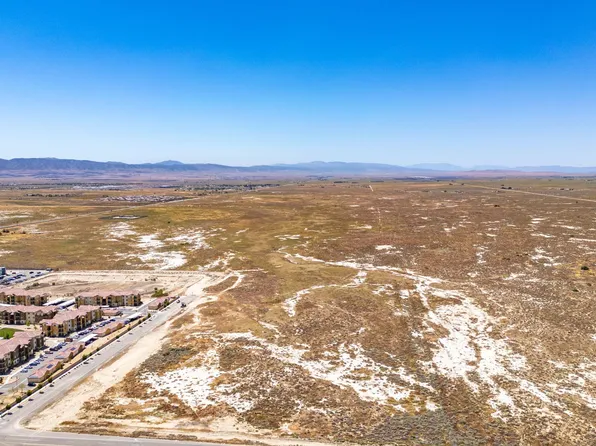 Vic Ave #H8, Lancaster, CA 93536