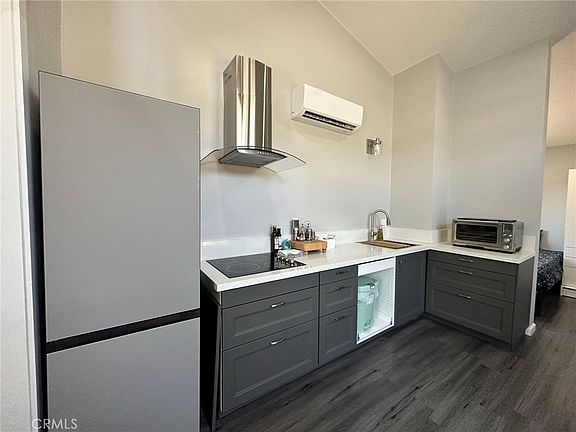 3rd image of 620 Broadway