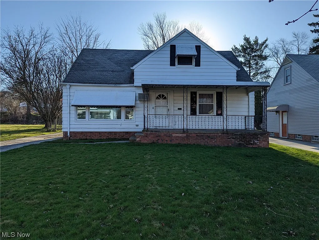 152 Flora Dr photo 1
