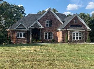 634 32nd Avenue Dr NW, Hickory, NC 28601