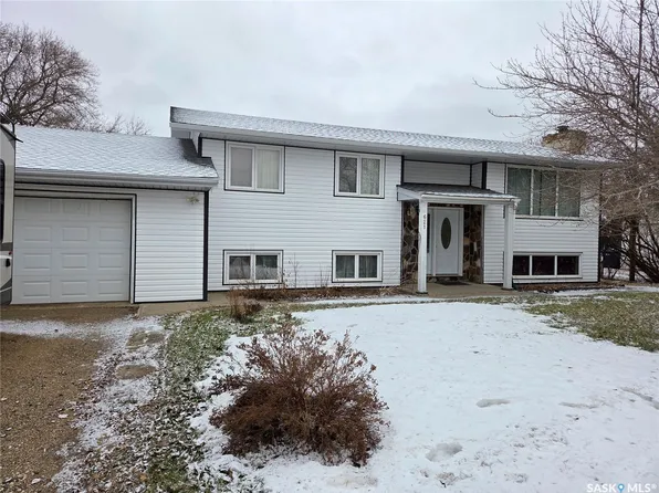 621 McCall Street, Oxbow, SK S0C 2B0