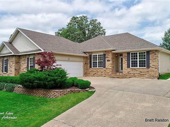 2nd image of 17 Marionet Ln
