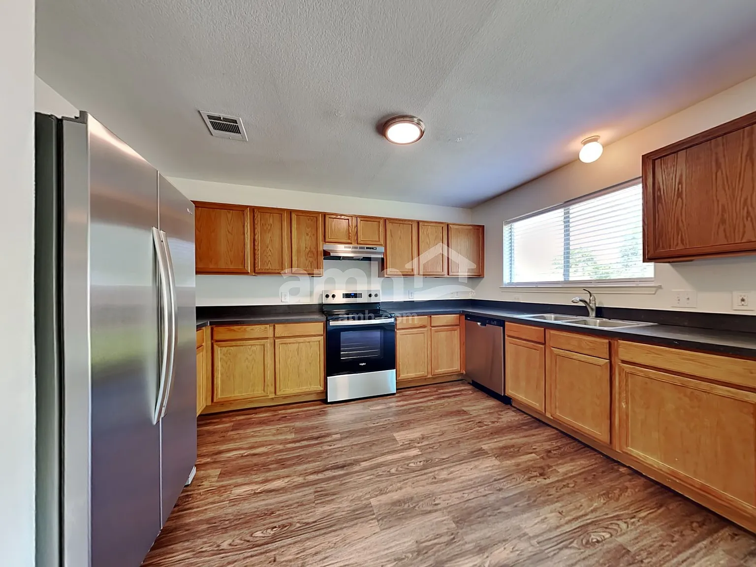 3 bed, 2.0 bath, 1759 sqft, $2,110 — Photo 3