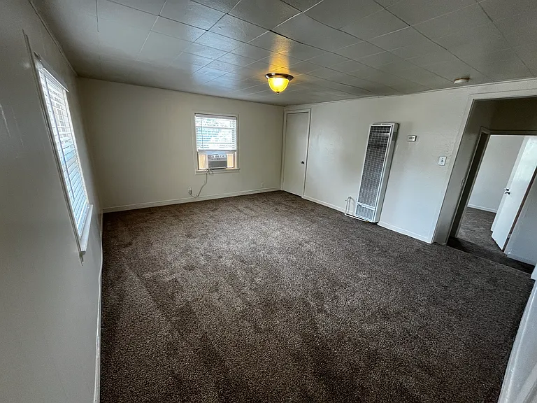 840 E 1st Ave #3 — Photo 2