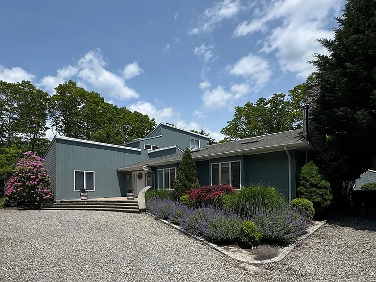 26 Woodedge Trl — Photo 1