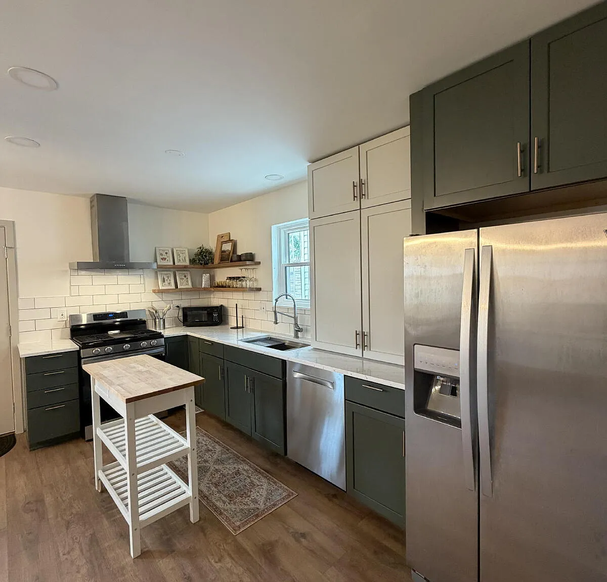 3 bed, 1.5 bath, 1400 sqft, $3,500 — Photo 2
