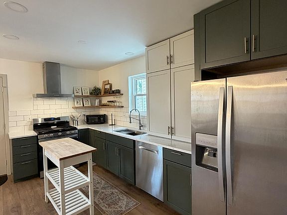 2nd image of 3623 S Prairie Ave